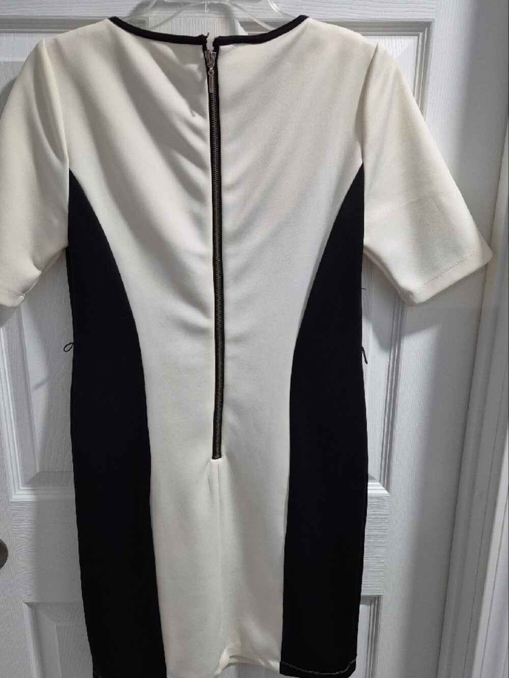 Perceptions Black and White Keyhole Midi Dress - Picture 3 of 4